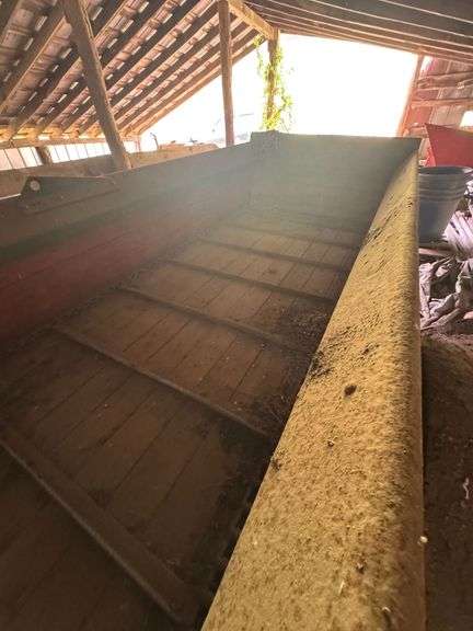 Avco New Idea Manure Spreader