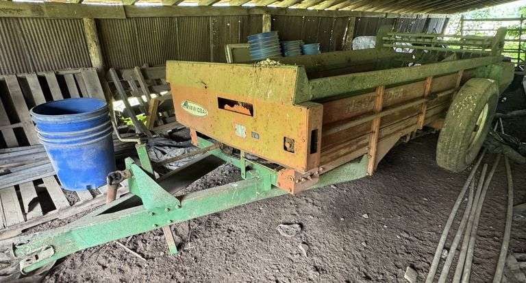 Avco New Idea Manure Spreader