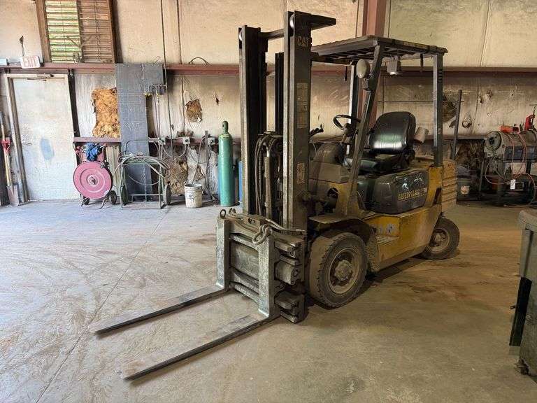 Caterpillar Model DP25 5000lb Diesel Forklift