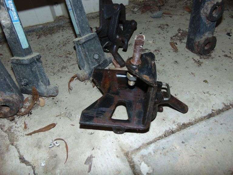 Trailer Hitch w/Equalizers