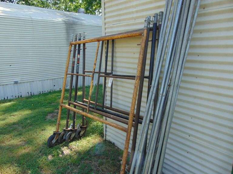 Four Scaffoldings w/Caster & Braces