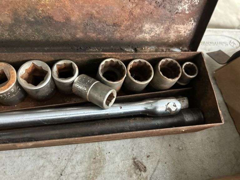 Breaker Bar and Sockets