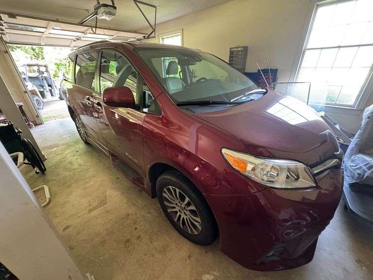 2020 Toyota Sienna XLE "BraunAbility" Wheelchair-Accessible Conversion Van | 5,371 Miles | HAVE TITLE | VIN# 5TDYZ3DC0LS074583