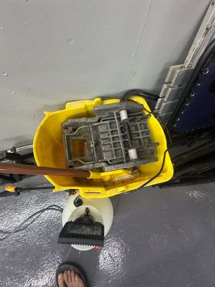 Assorted Cleaning & Janitorial Equipment