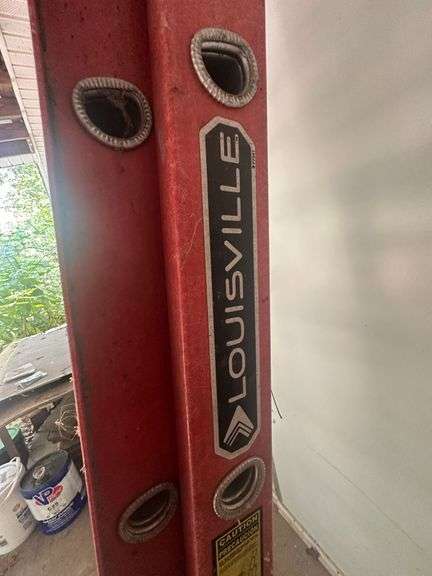 Louisville 16' Fiberglass Ladder