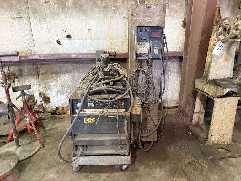 Lincoln Electric Idealarc DC-600 Multiprocess Welder