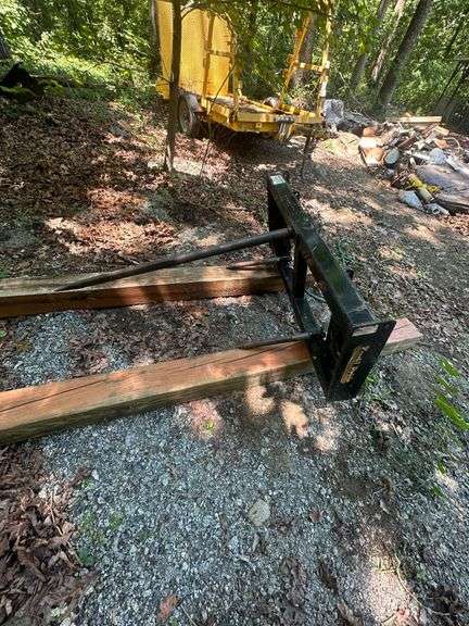 BS10 Skid Steer Bale Spear Attachment