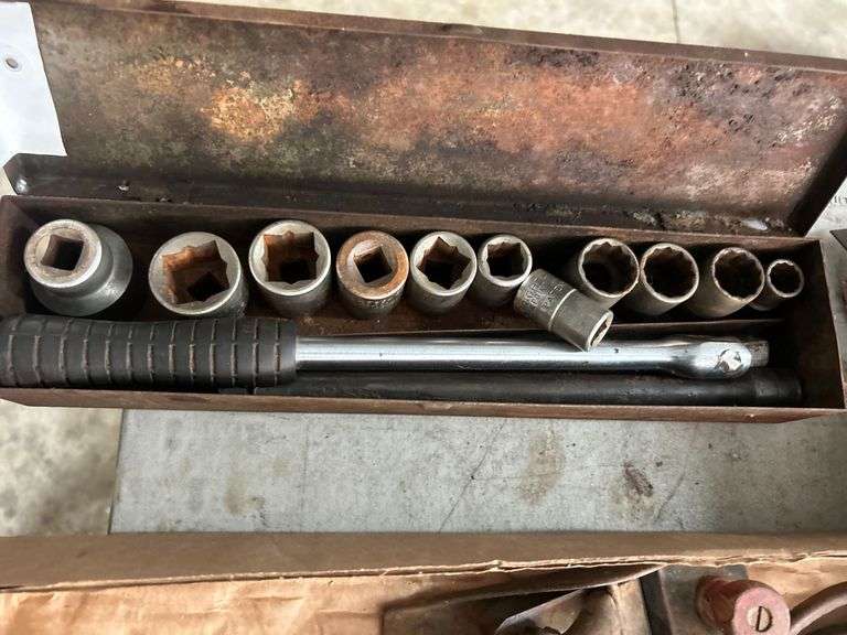Breaker Bar and Sockets
