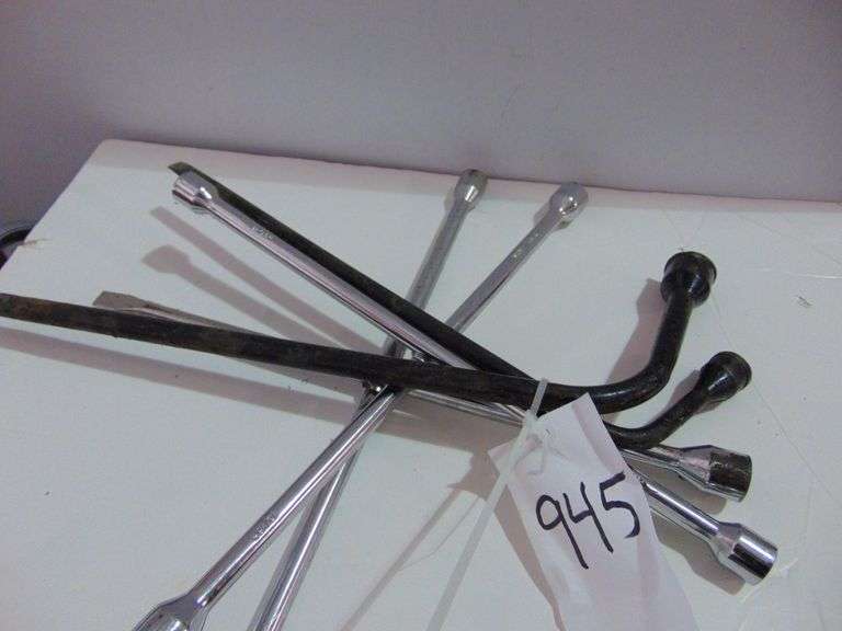 (2) 4 Way Lug Wrenches & (2) Single Lug Wrenches