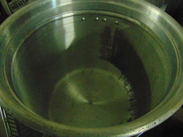 Large Alum. Pot w/Basket
