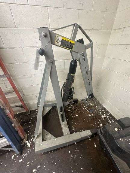 Larin 2 Ton Engine Hoist