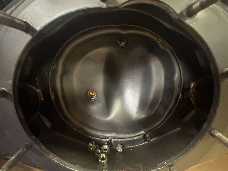 9" Rear Housing w/ Hubs, Rotors and Brake Calipers