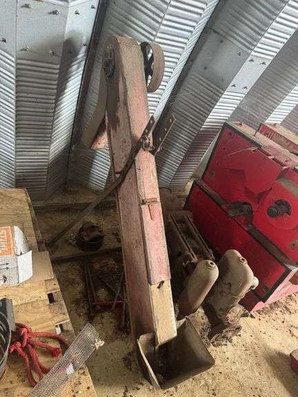 PTO-Driven Wooden Grain Elevator