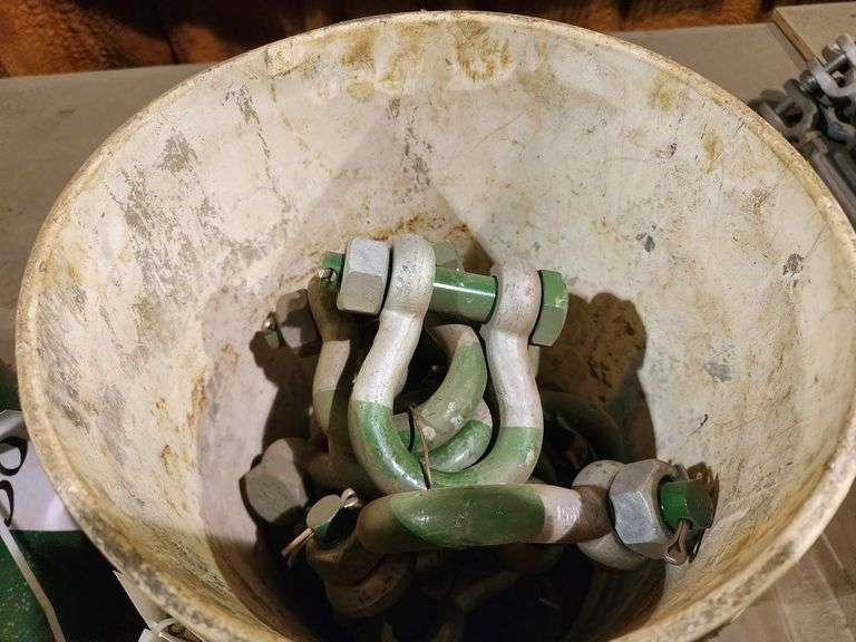 Bucket of 7/8" Shackles