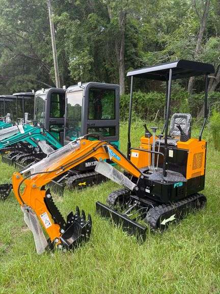 Future FT-15 Mini Excavator image