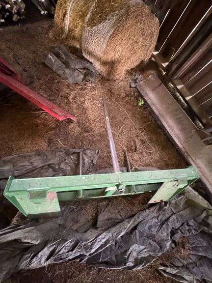 John Deere Quick-Attach Bale Spear | W42151