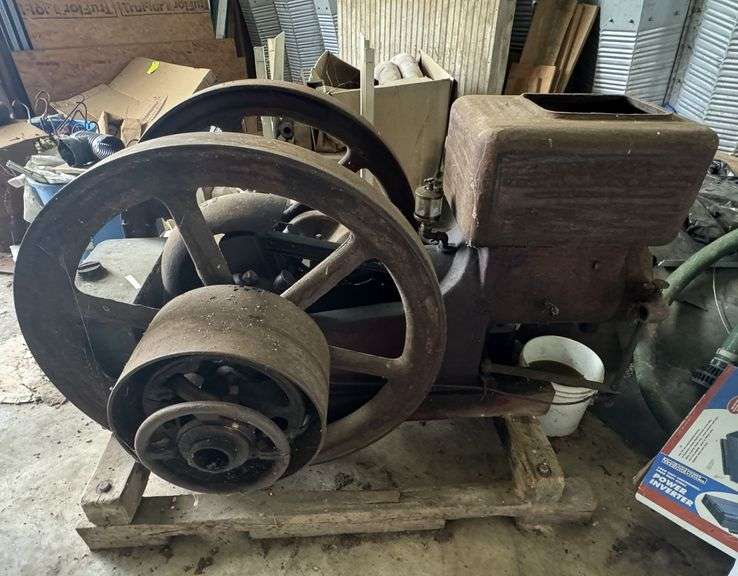 Antique Hit-and-Miss Engine With Webster Tri-Polar Magneto