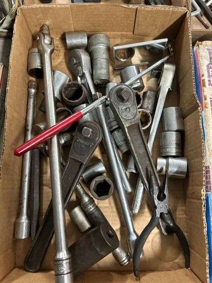 Tray of Assoretd Sockets, Rachets, and Breaker Bar