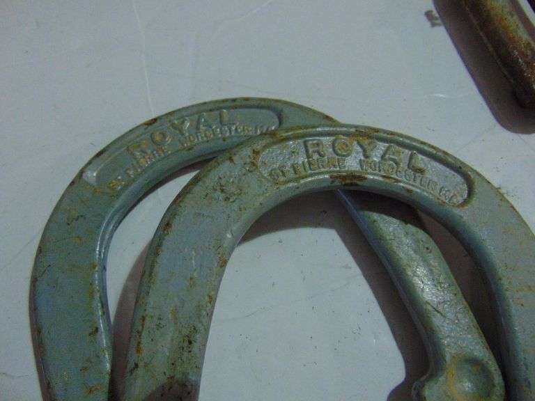 Eight Horse Shoes