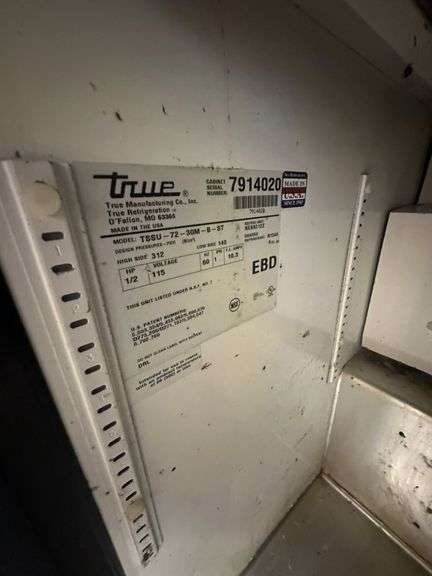 TRUE 3-Door Sandwich/Salad Refrigerator Station