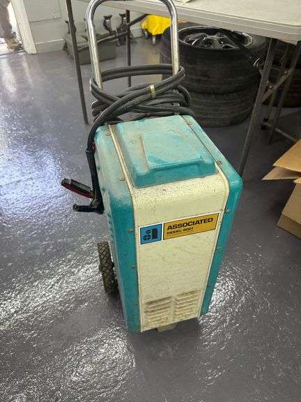 Associated Heavy Duty Fleet Battery Charger