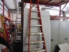 Warner 10' Fiberglass Ladder