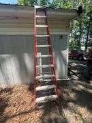 Louisville 24' Fiberglass Ladder