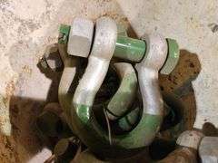 Bucket of 7/8" Shackles