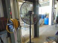 Chicago Shop Fan On Stand 32"