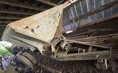 Fertilizer/Lime Spreader | Pull-Type Twin-Axel Trailer | PTO-Driven Twin-Disc Spreaders