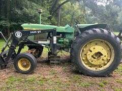 *Wrecked*John Deere Tractor