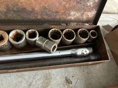 Breaker Bar and Sockets