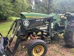*Wrecked*John Deere Tractor