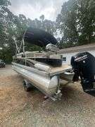 2011 Bennington Sports Edition 20' Pontoon Boat and Trailer Vessel#- ETW77640K112 W.C. MFG & Specialty Co V-1W7B22614C1001242