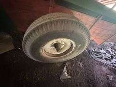 Avco New Idea Manure Spreader