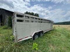 2005 Featherlite Livestock Trailer | Model 8127 |7' x 24'  | HAVE TITLE | VIN# 4FGB224255C081667