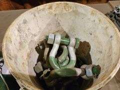 Bucket of 7/8" Shackles