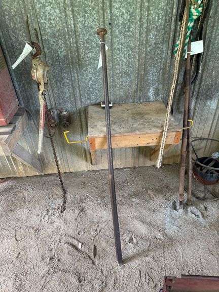 Chisel End Heavy Duty Pry Bar