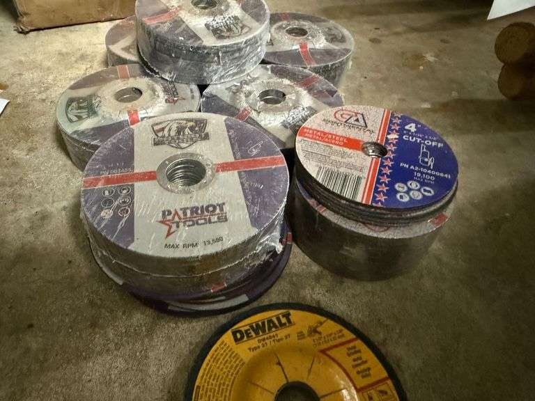 Large Assortment of Grinding and Cutting Discs