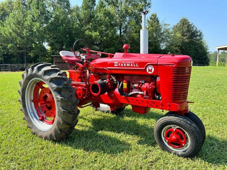 1952 McCormick Farmall Super M Tractor image