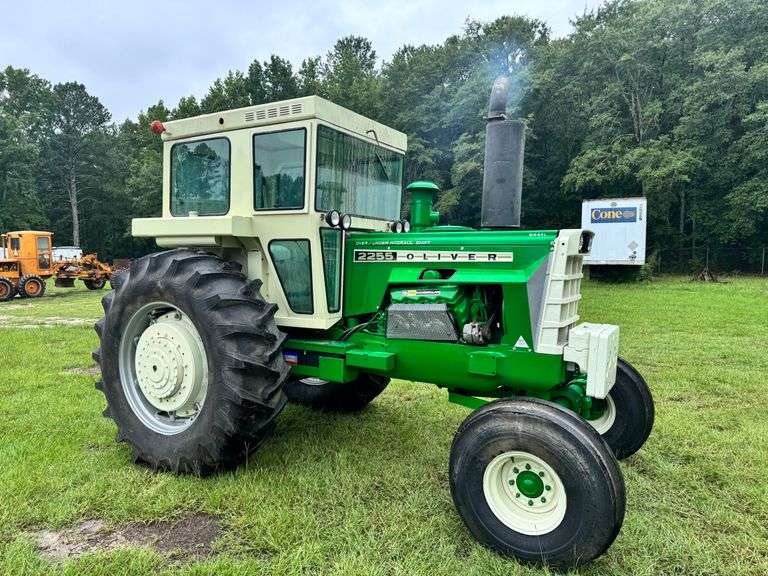 1972 Oliver 2255 Diesel Tractor image