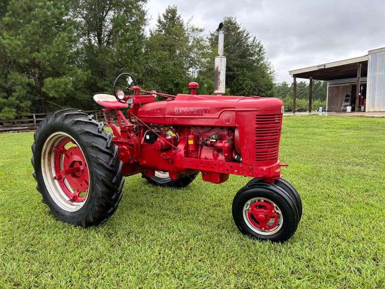 1952 McCormick Farmall Super M Tractor image
