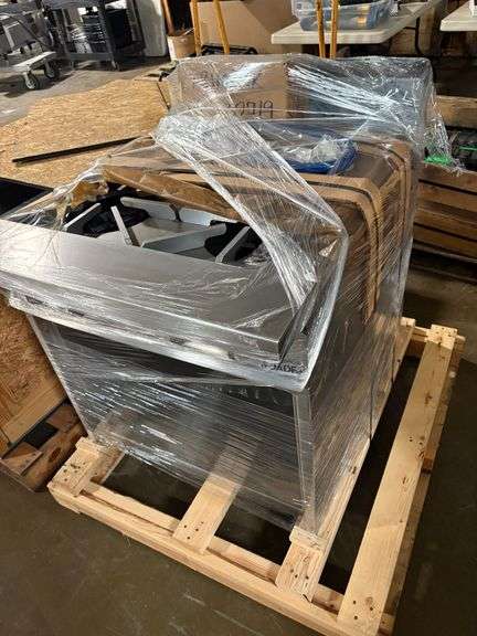 Jade Range JTRH-4T Titan Commercial Range with 30" Base