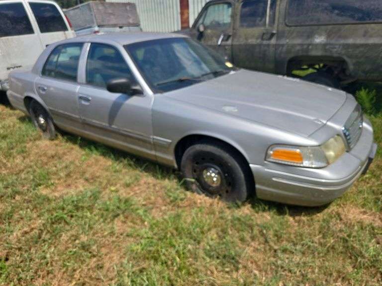 2004 Ford Crown Victoria VIN#2FAHP71W24X104206