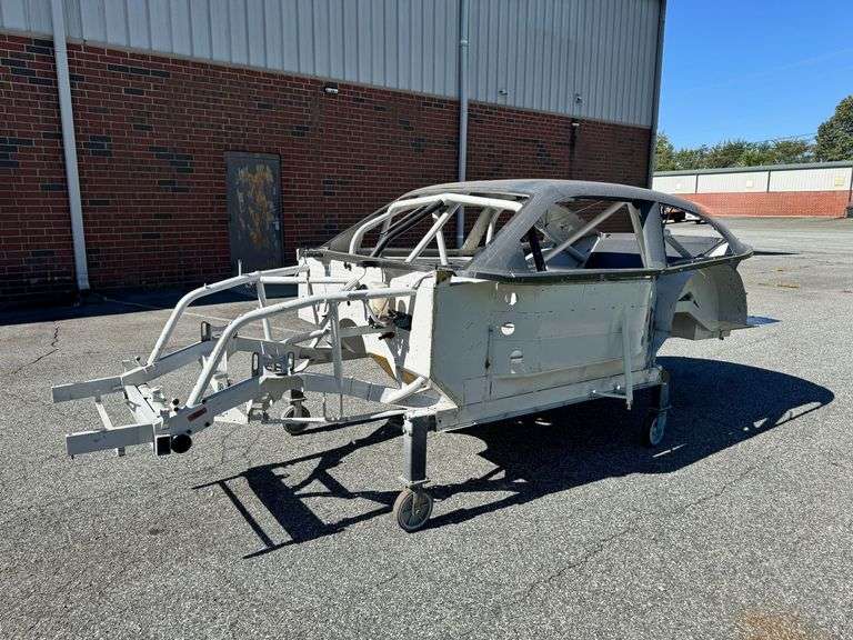 HMS 01 17 1057 Road Course Chassis on Casters