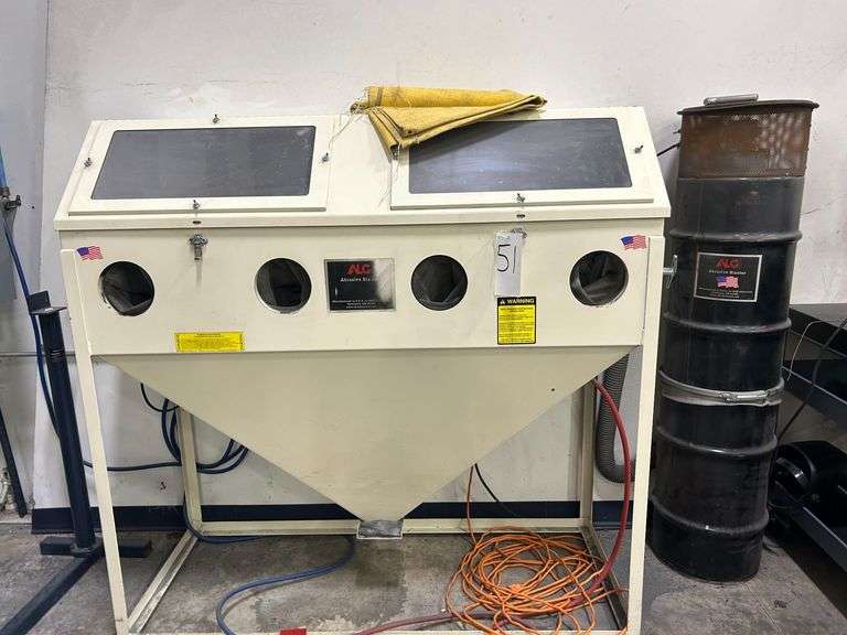S&H Industrias Abrasive Blast Cabinet