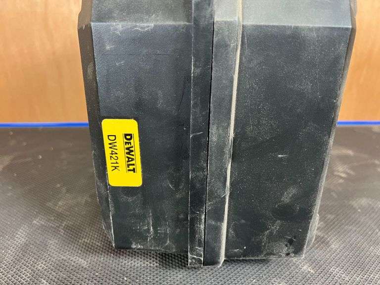 Dewalt Orbital Palm Sander 2