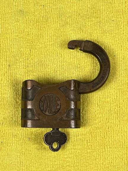Yale Padlock with Key