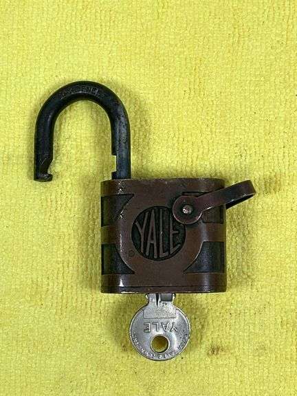 Yale Padlock with Key