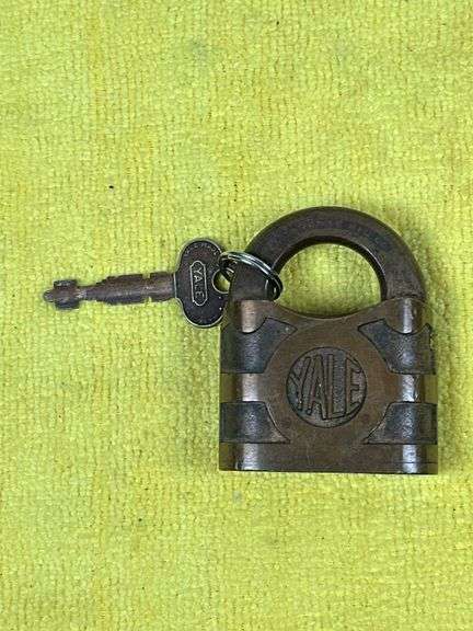 Yale Padlock with Key